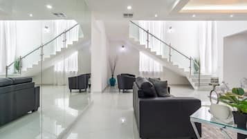 House, Multiple Beds, Patio (Ocean Pearl House) | Interior