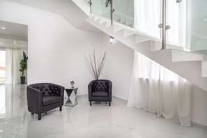 Nhà, nhiều giường, sân hiên (Ocean Pearl House) | Nội thất