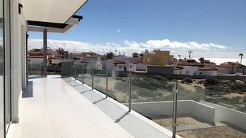 Rumah, Beberapa Tempat Tidur, patio (Ocean Pearl House) | Halaman properti