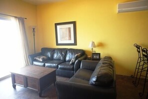 House, Multiple Beds, Balcony (Casa Arco Iris) | Living area - Casa Arco Iris (Puerto Peñasco)