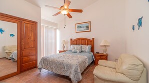 House, Multiple Beds, Balcony (Olas Altas) | 4 bedrooms, individually decorated, individually furnished, bed sheets - Olas Altas (Puerto Peñasco)