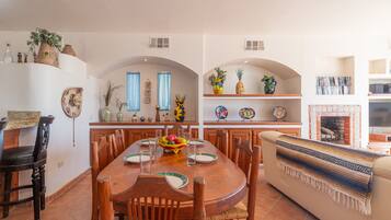 Casa, varias camas, balcón (Olas Altas) | Restaurantes