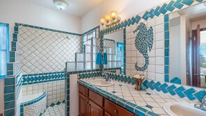 House, Multiple Beds, Balcony (Olas Altas) | Bathroom