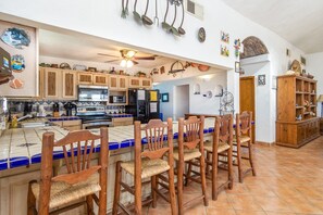 Casa, varias camas, patio (Casa Arcos del Mar) | Cocina privada