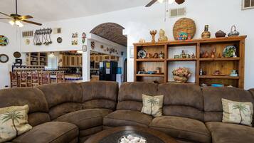 House, Multiple Beds, Patio (Casa Arcos del Mar) | Living area