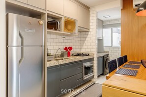 Private kitchen - Cozy Apartment w Barbecue 550m - Beach Ire021 (Ubatuba)