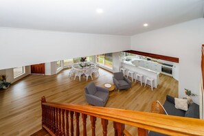 TV - Scarness Spacious Home with Pool (Scarness)