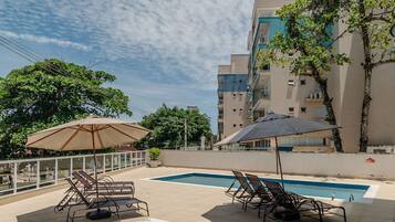 Hồ bơi ngoài trời