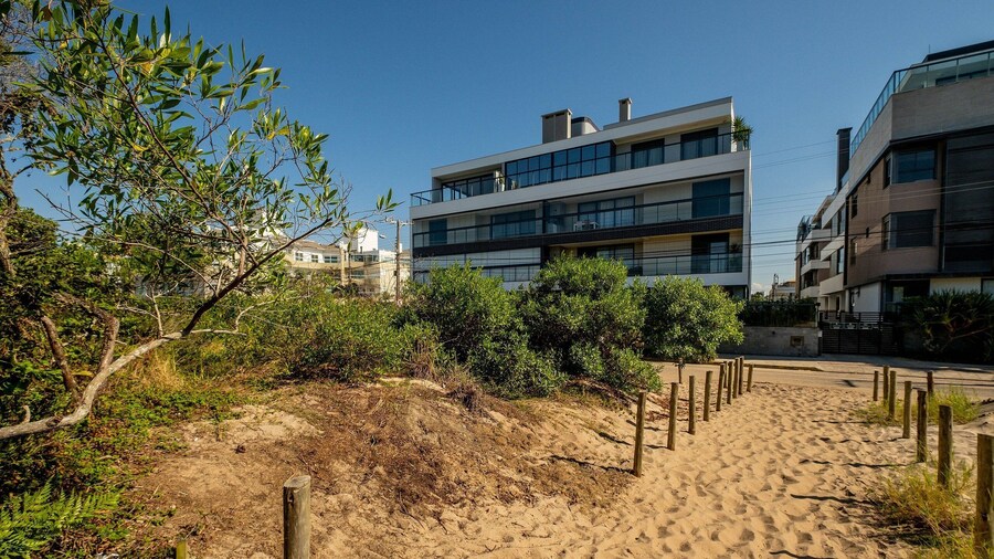 Luxurious Studio Right on the Sand in Irb203