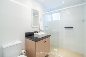 Apartamento básico | Banheiro | Chuveiro
