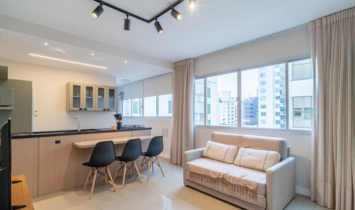 Apto 1Q and Self Check-in 400m from Beira Mar BMC1008