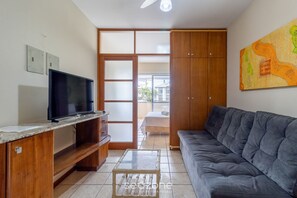Basic Apartment | Living area