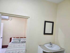 1 bedroom, internet, bed sheets - Welcoming apartment with AC in charming Sauteurs (Sauteurs)