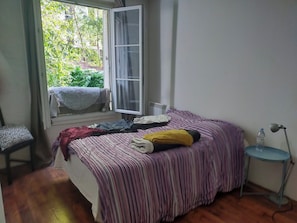 2 bedrooms, desk, free WiFi, bed sheets