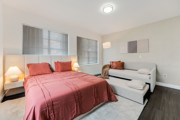 2 bedrooms, iron/ironing board, WiFi, bed sheets