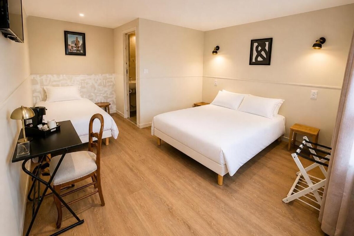 Kamar Triple Klasik | Setrika/meja setrika dan seprai linen