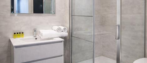 Comfort Triple Room | Iron/ironing board