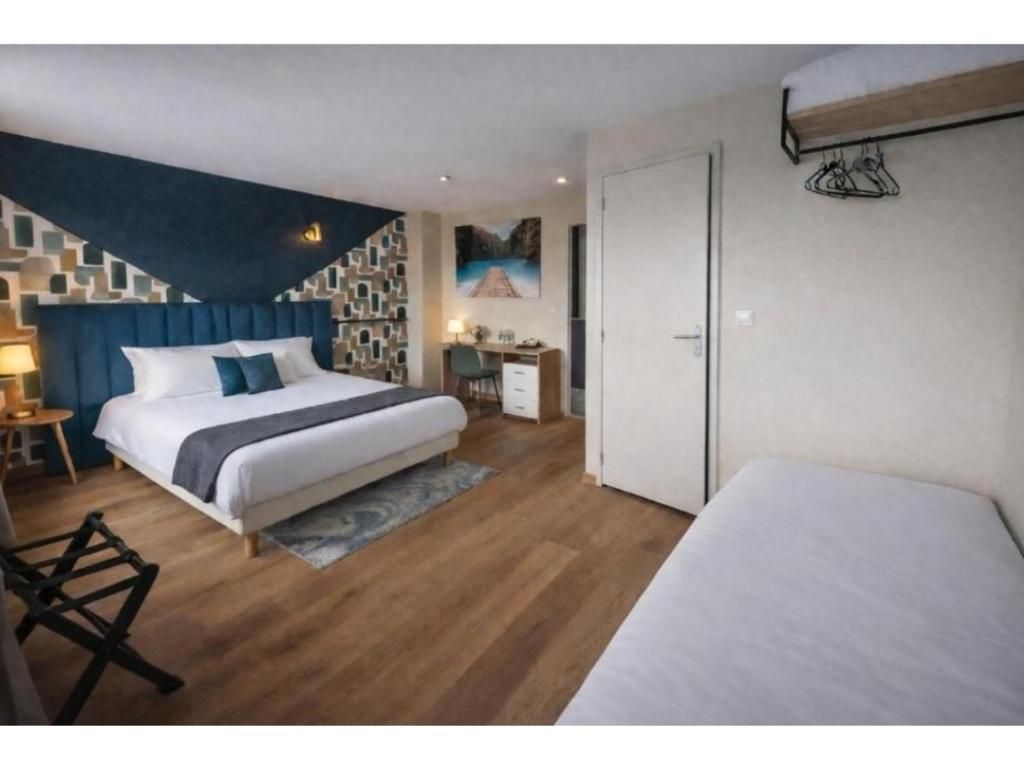 Comfort Triple Room | Iron/ironing board (on request), bed sheets