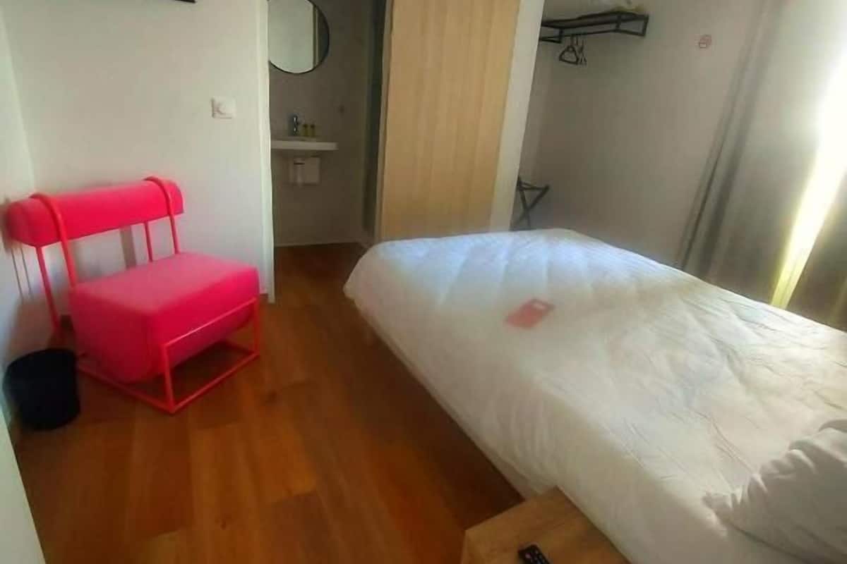 Classic Double Room | Iron/ironing board