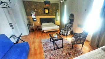Comfort-Dreibettzimmer | Bügeleisen/Bügelbrett