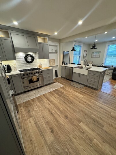 Spacious 5-bedroom house in welcoming Madison with fitness room