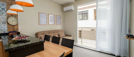 Basic Apartment | Dining