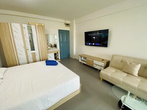 Studio, Balcony