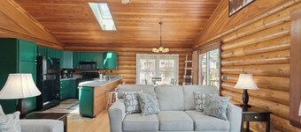 Lakefront Irish Hills Home ~ Sleeps 11 ~ Sandy Beach ~ Near MIS Speedway