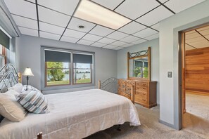 4 عدّة غرف نوم وواي فاي وملاءات أسرّة