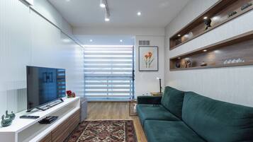 ์ํํธ | 2 ๊ฐ์ ์นจ์ค