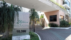 Segnaletica per 'Taipara All Suites', con il numero '10.396' che identifica la struttura.