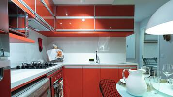 ์ํํธ | 2 ๊ฐ์ ์นจ์ค