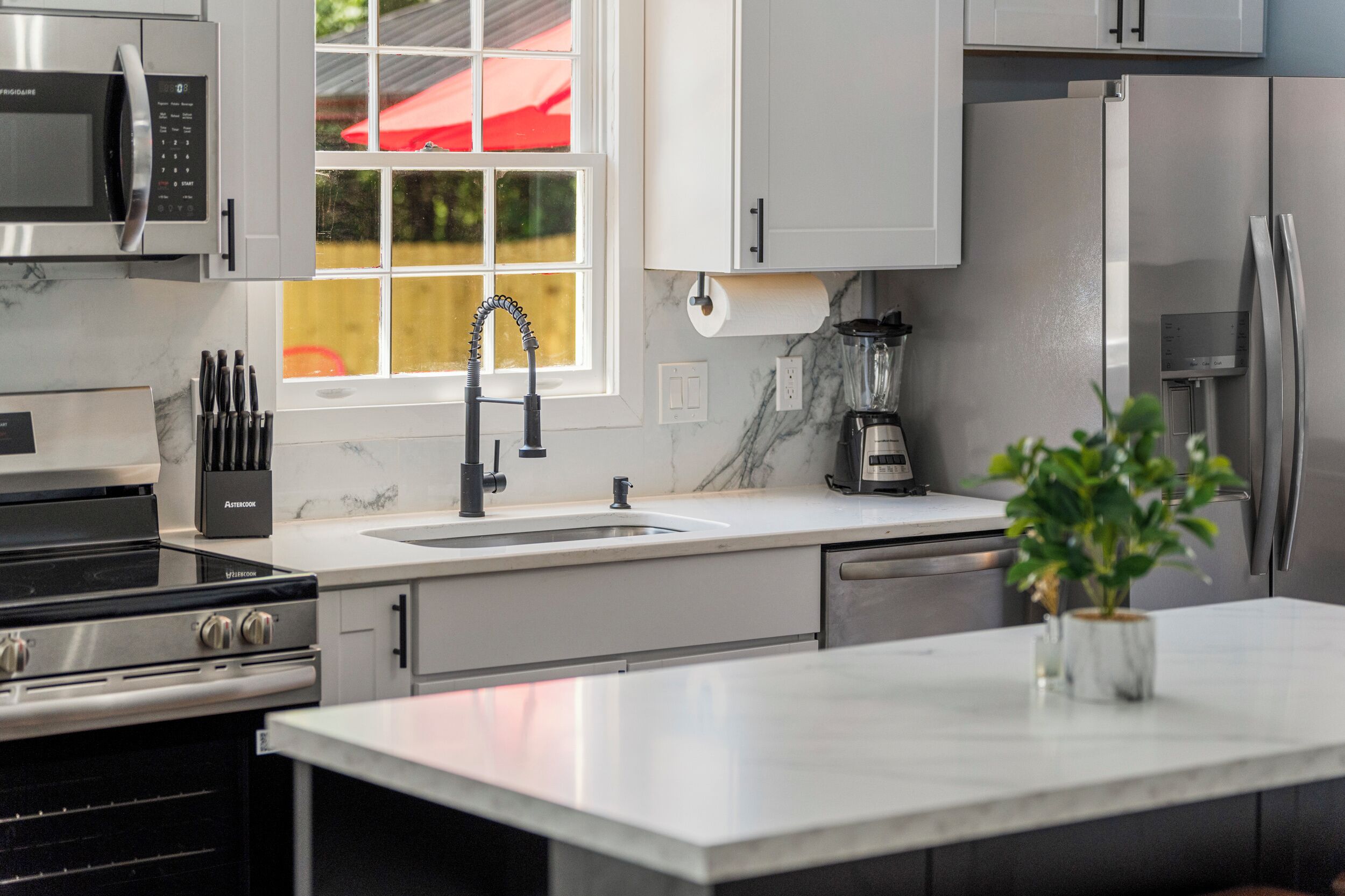 Refrigerador, microondas, horno, placa de cocina