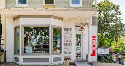 Short Walk to Union Station and Supreme Court - Capitol Hill Apt.