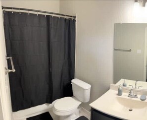 Handtücher, Seife, Toilettenpapier