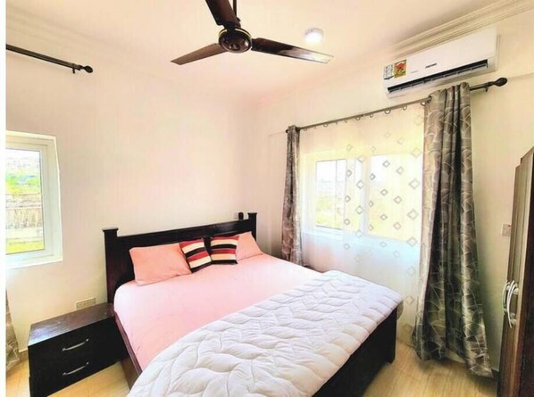 2 bedrooms, in-room safe, iron/ironing board, Internet