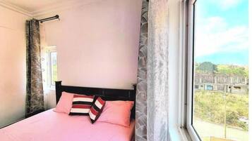 2 chambres, coffres-forts dans les chambres, fer et planche Ă  repasser