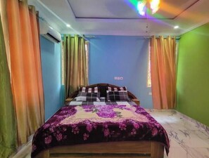 2 bedrooms, internet, bed sheets