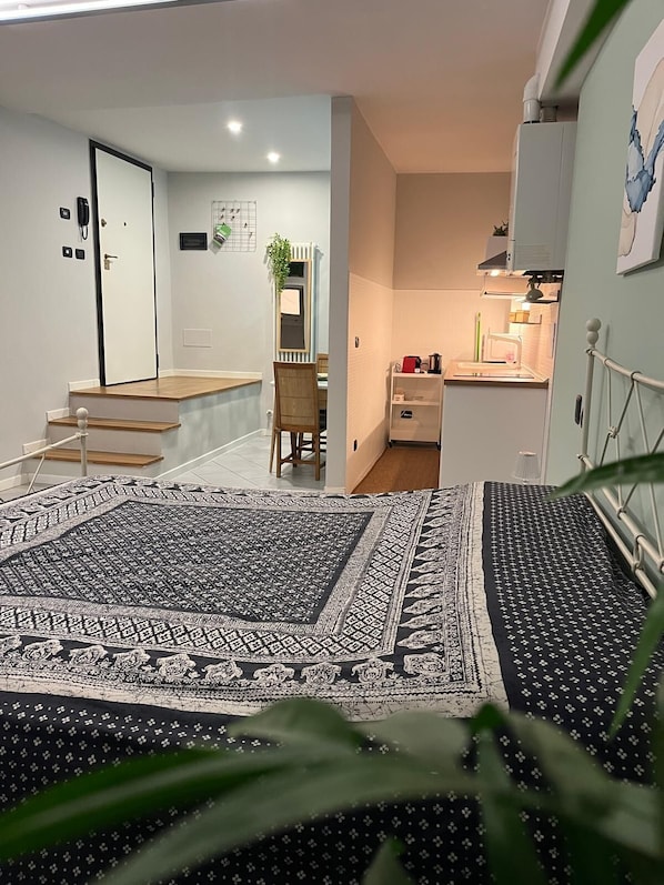 1 bedroom, iron/ironing board, Internet, bed sheets