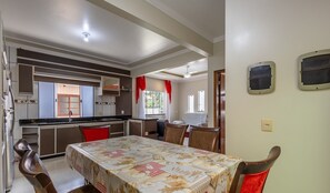 Basic Apartment | Dining