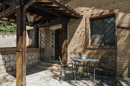 Minibar, caja de seguridad en la habitación y cuna de viaje