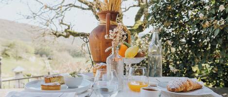 Tägliches inbegriffenes einheimisches Frühstück