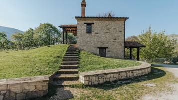 Panoramic-Dreibettzimmer, Terrasse, Gartenblick