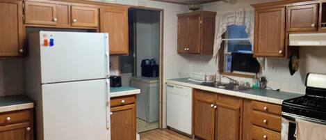 KĂŒhlschrank, Mikrowelle, Ofen, Herdplatte