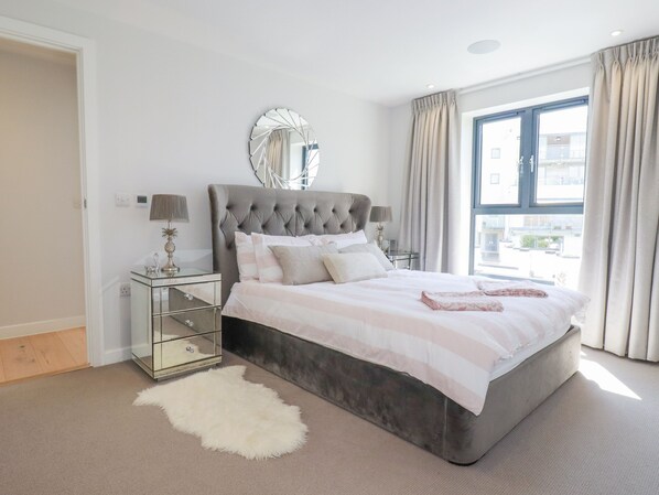 2 habitaciones, decoración personalizada y muebles diferentes