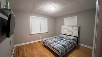 2 Schlafzimmer, BĂŒgeleisen/BĂŒgelbrett, WLAN, BettwĂ€sche