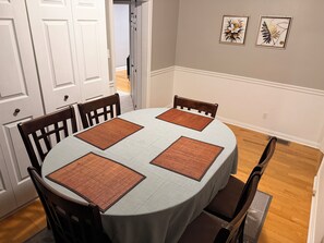 Dining - Top Floor Bungalow Close to Downtown (Belleville)