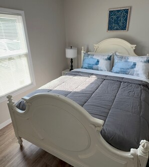 2 bedrooms, iron/ironing board, WiFi, bed sheets