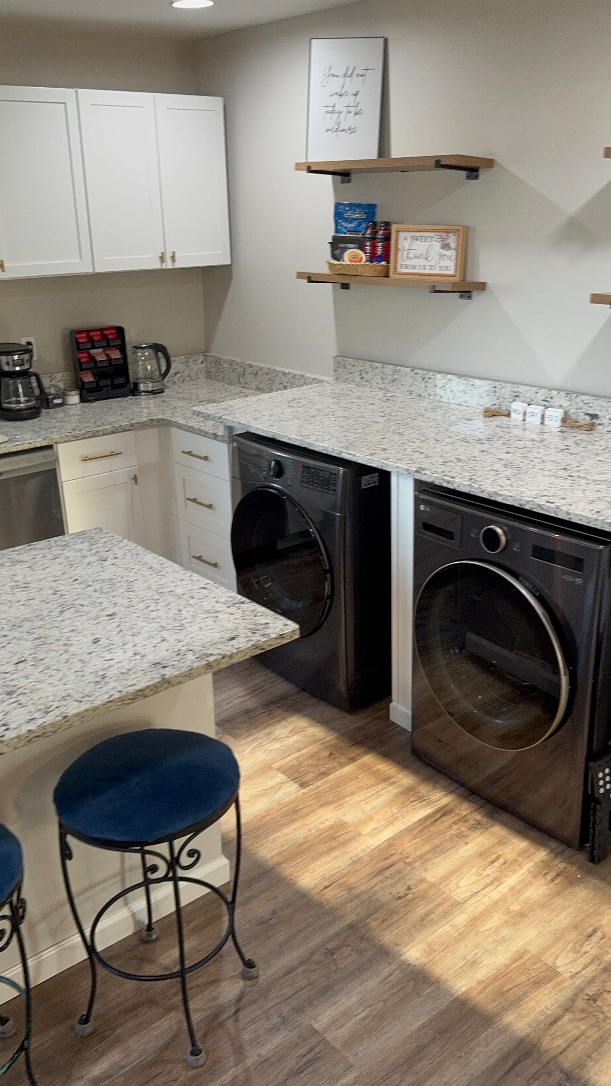 Microondas, horno, parrilla de estufa y lavavajillas 