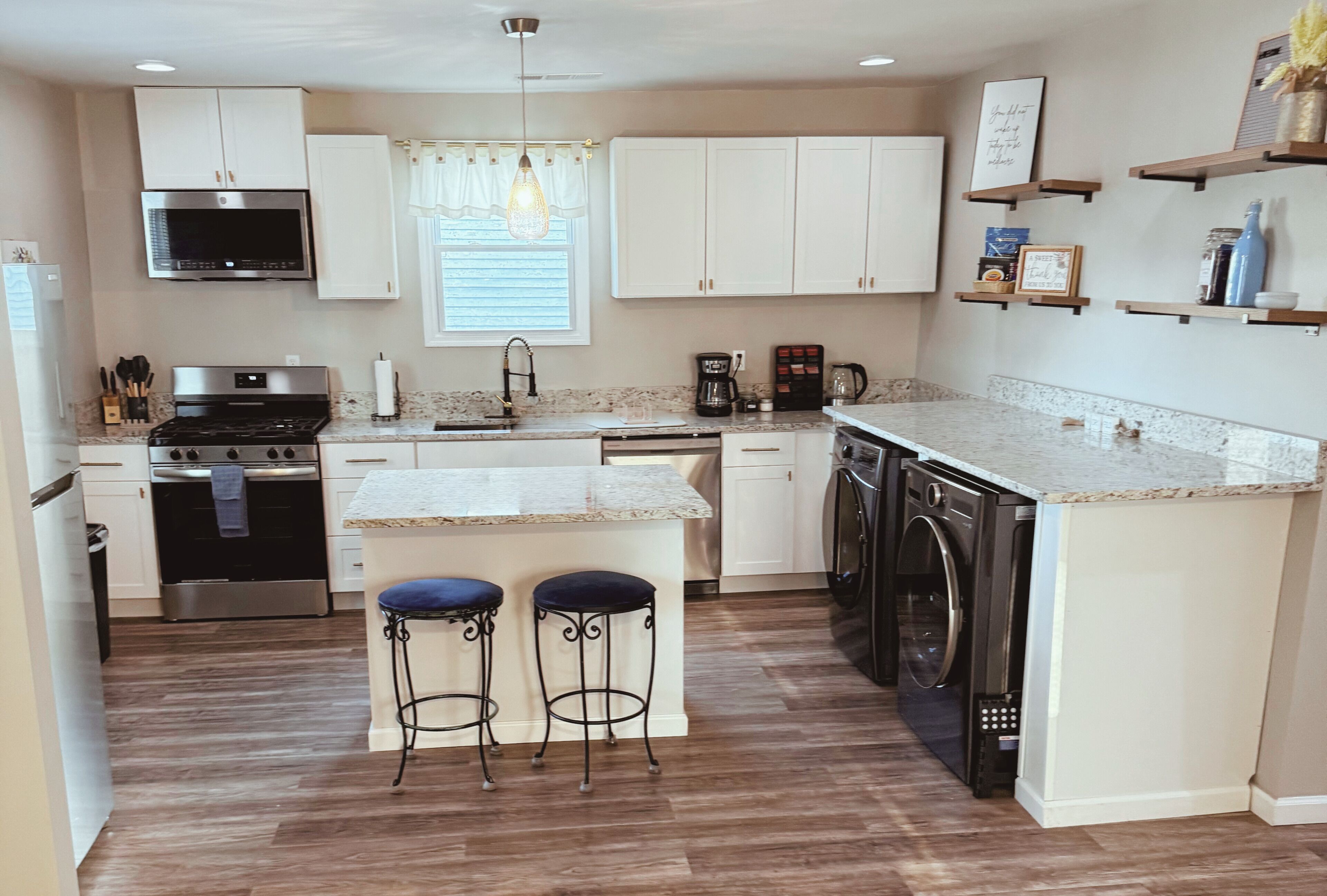 Micro-ondes, four, plaque de cuisson, lave-vaisselle